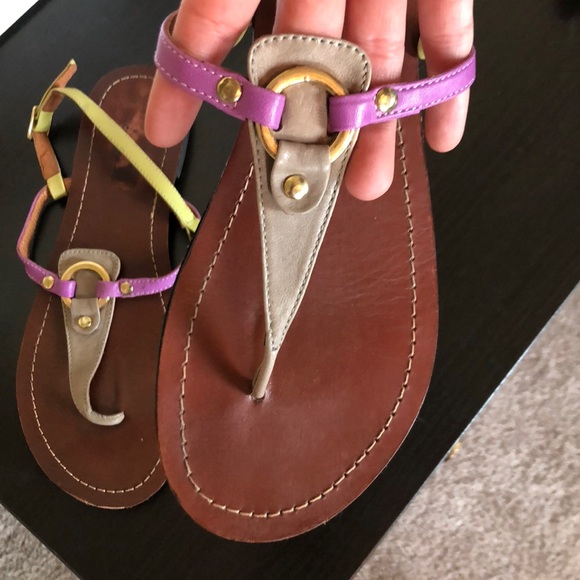 Steve Madden Color block T strap Sandal - Picture 2 of 7